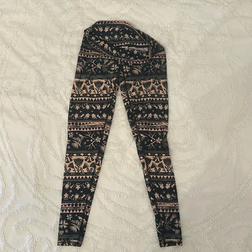 Teeki leggings, Size M. So flattering!